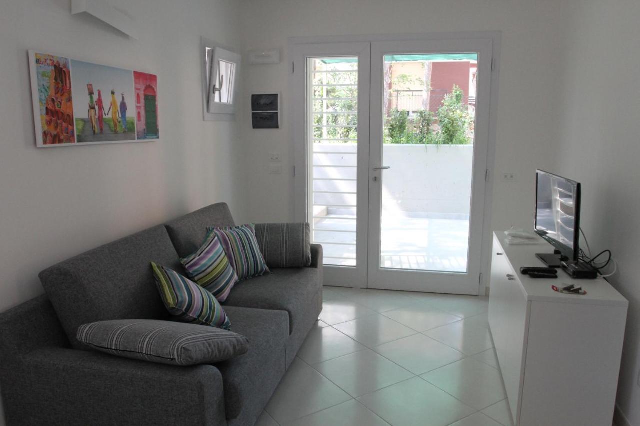 Ba - Carla Apartments - Modern Apartments - Линьяно-Саббьядоро Экстерьер фото